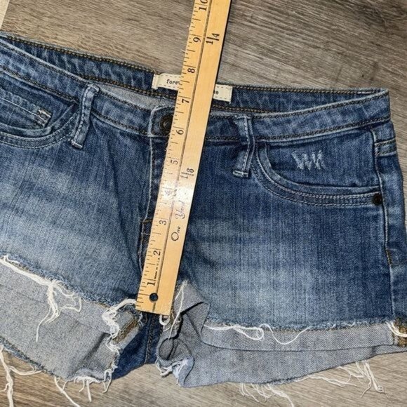 Forever 21 Womens Distressed Denim Shorts Size 26 - Picture 6 of 6